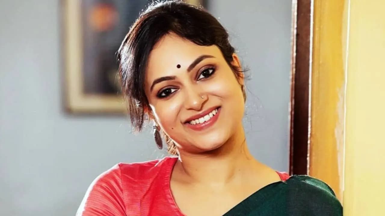 Basabdatta Chatterjee is playing the role of lawyer in Hoichoi series Adalat o ekti meye