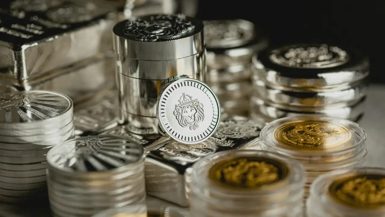 Which countries still have gold and silver coins in circulation
