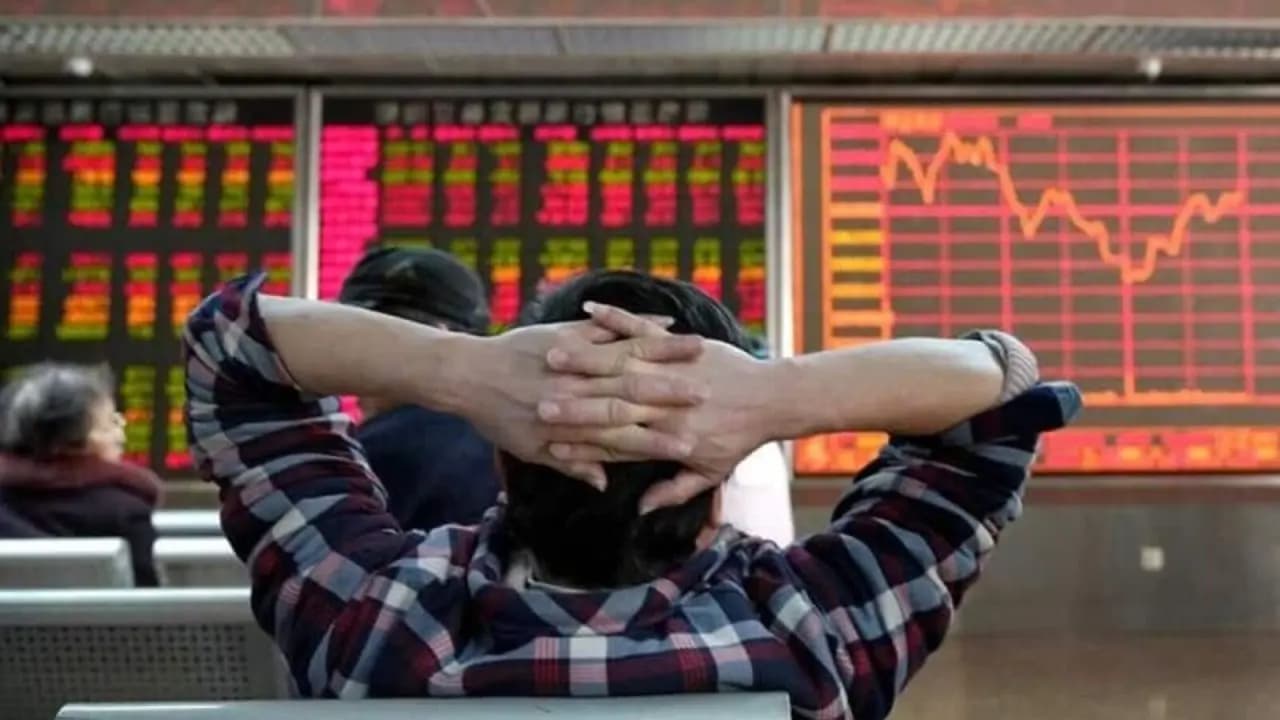 Share Market Update: bloodbath in the market Sensex tumbled 1000 points on Friday over seven lakh crores rupees wiped out