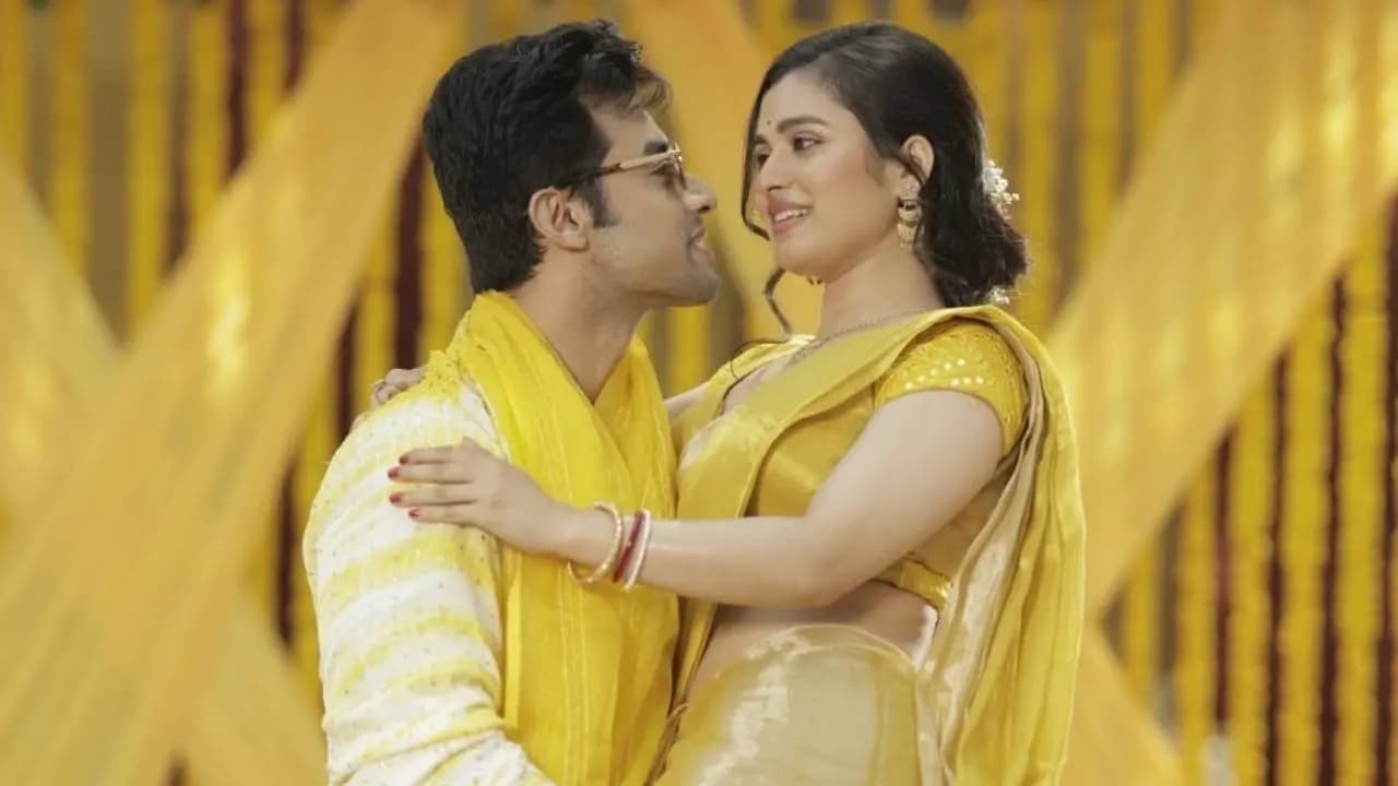 Ranojoy Bishnu weds Shyamoupti Mudly check their haldi ceremony photos