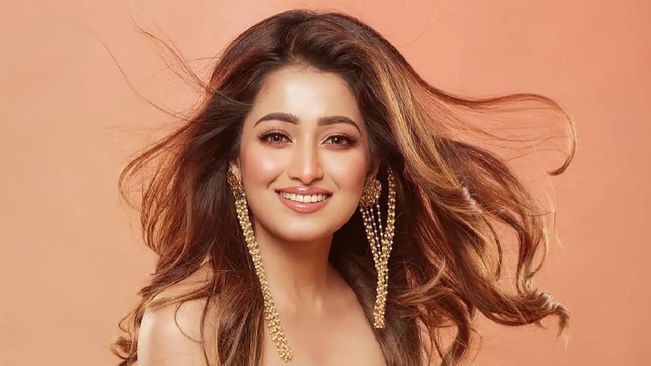 Bengali Actress Sudipta Banerjee s Music Video Sparks Debate on Bengali Identity and Language Pride