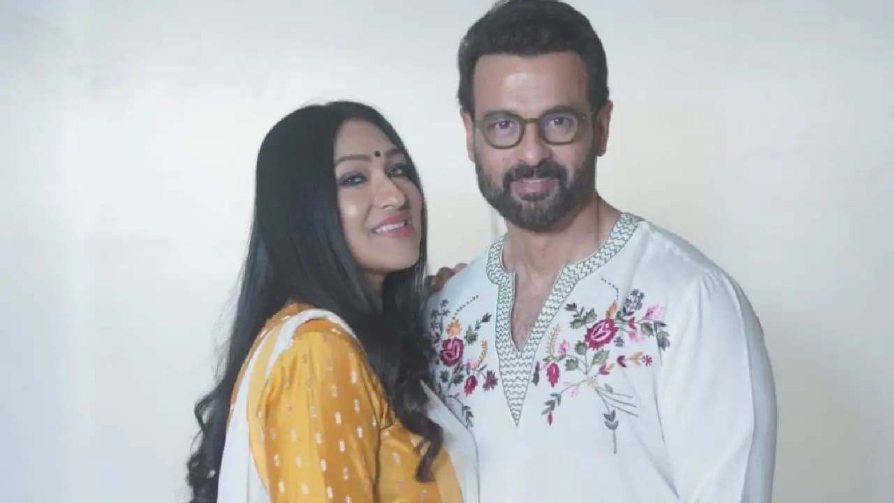 Rituparna Sengupta and Rohit Roy paring up for a new bengali movie 