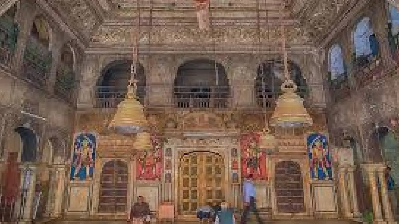 Tension erupts after cop assaults priests at Jaipur temple on Mahashivratri 