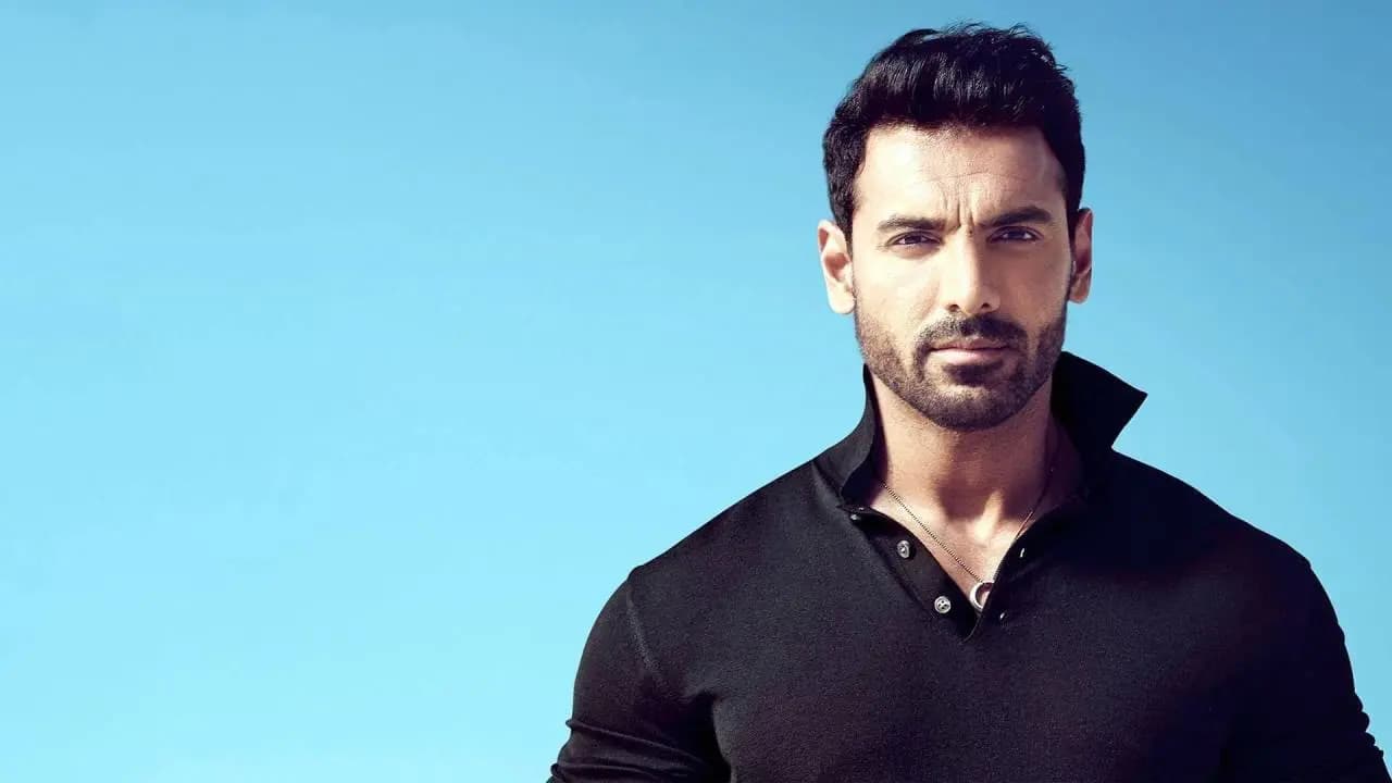 A Fan Meets John Abraham After 25 Years With Same Autograph