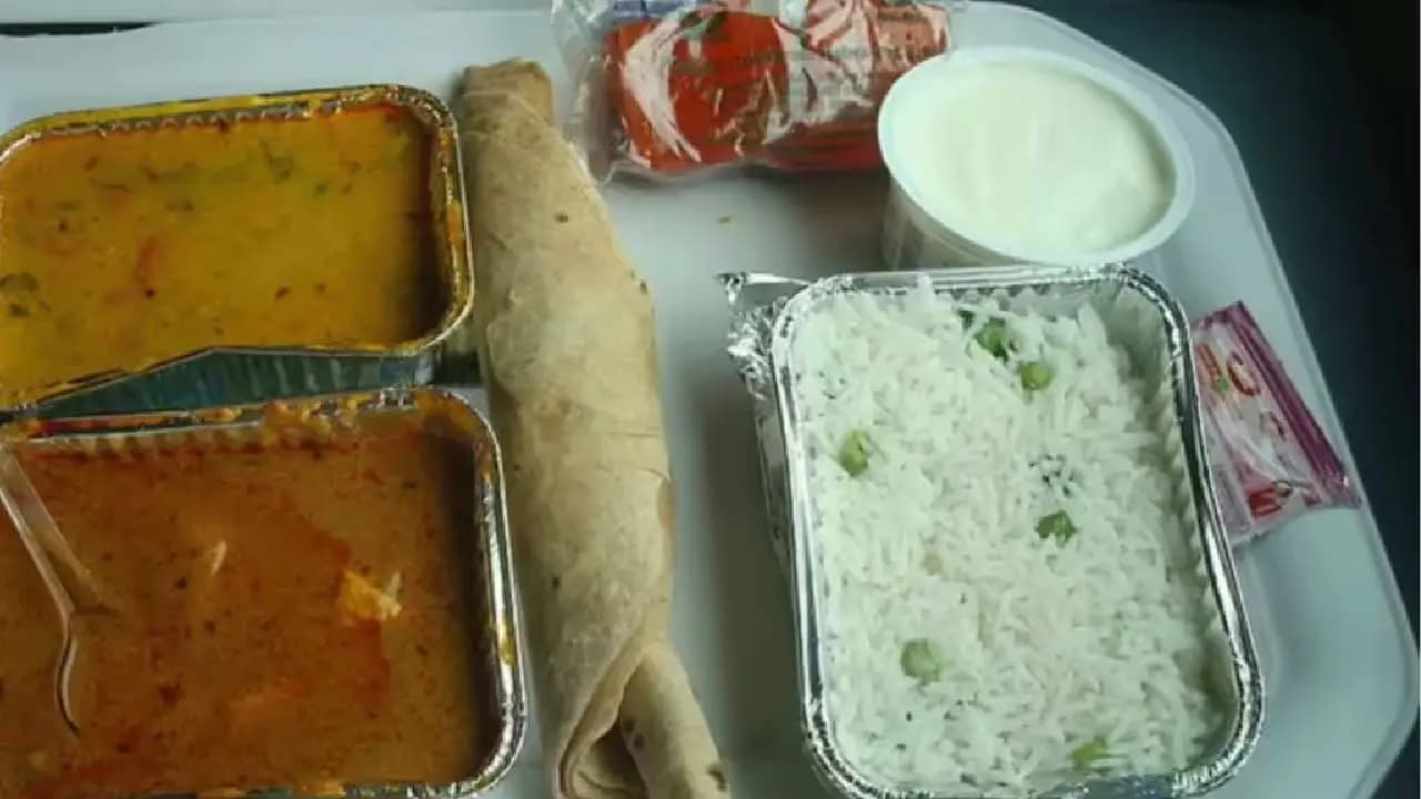 Indian Railway Menu: In 1990 Indian Railway Food Menu Included Many Iconic Foods