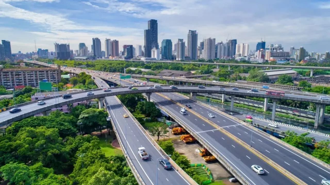 What is the difference between Highways and expressways