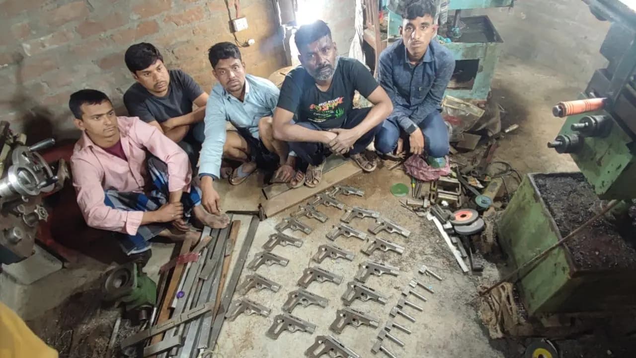 Five arrested during joint operation of Kolkata Police STF for running illegal ammunition factory