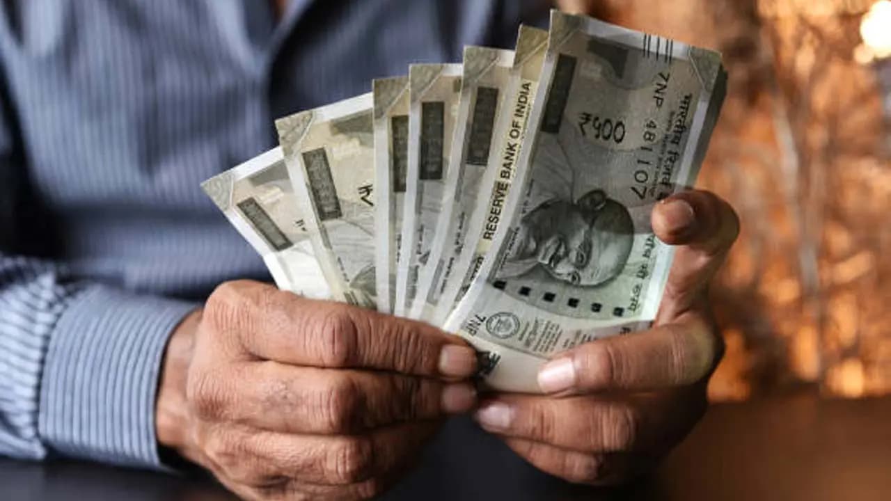 What is the difference between an employees CTC and in hand salary 