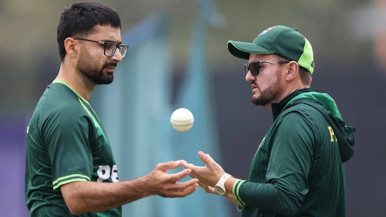 Mike Hesson, Abrar Ahmed