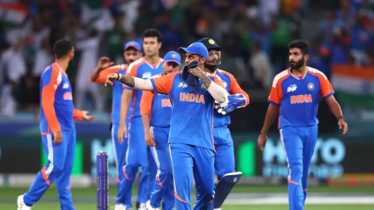 T20 World cup: Hardik Pandyas Shot Hits Teammates Knee and Star Leaves Field As India Face Big Injury Scare 