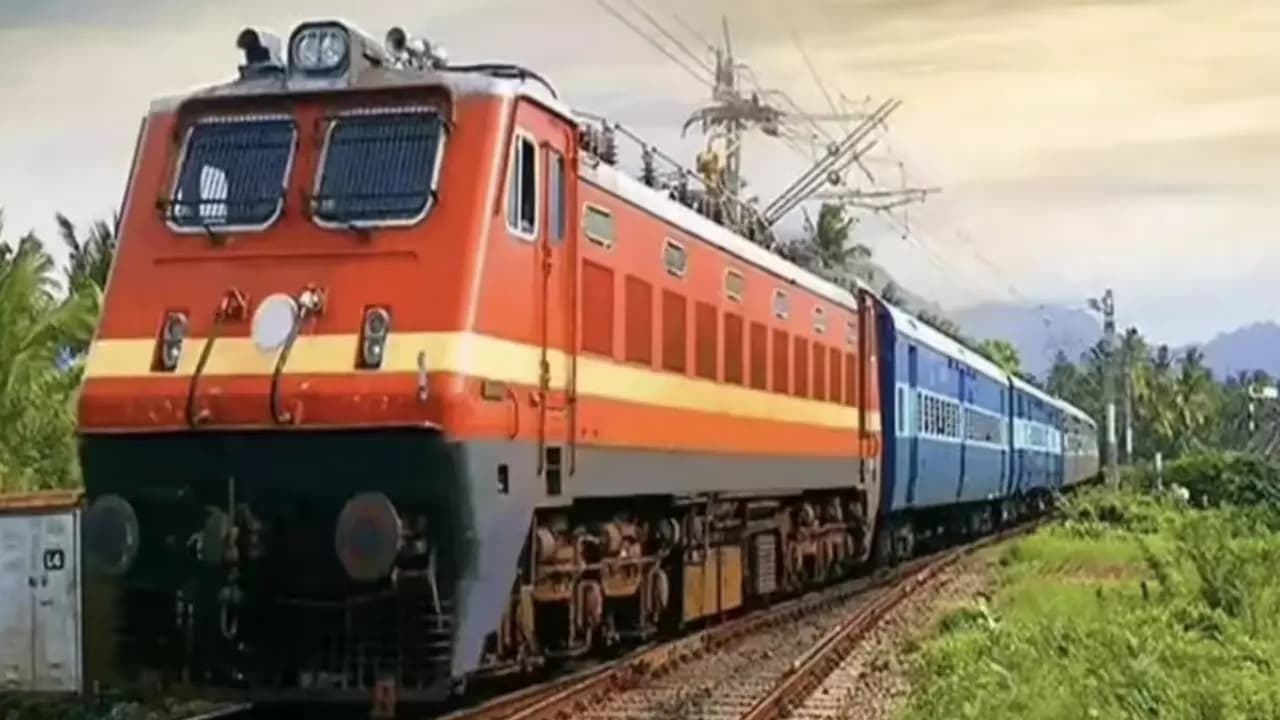 How to file train complaint online railone app