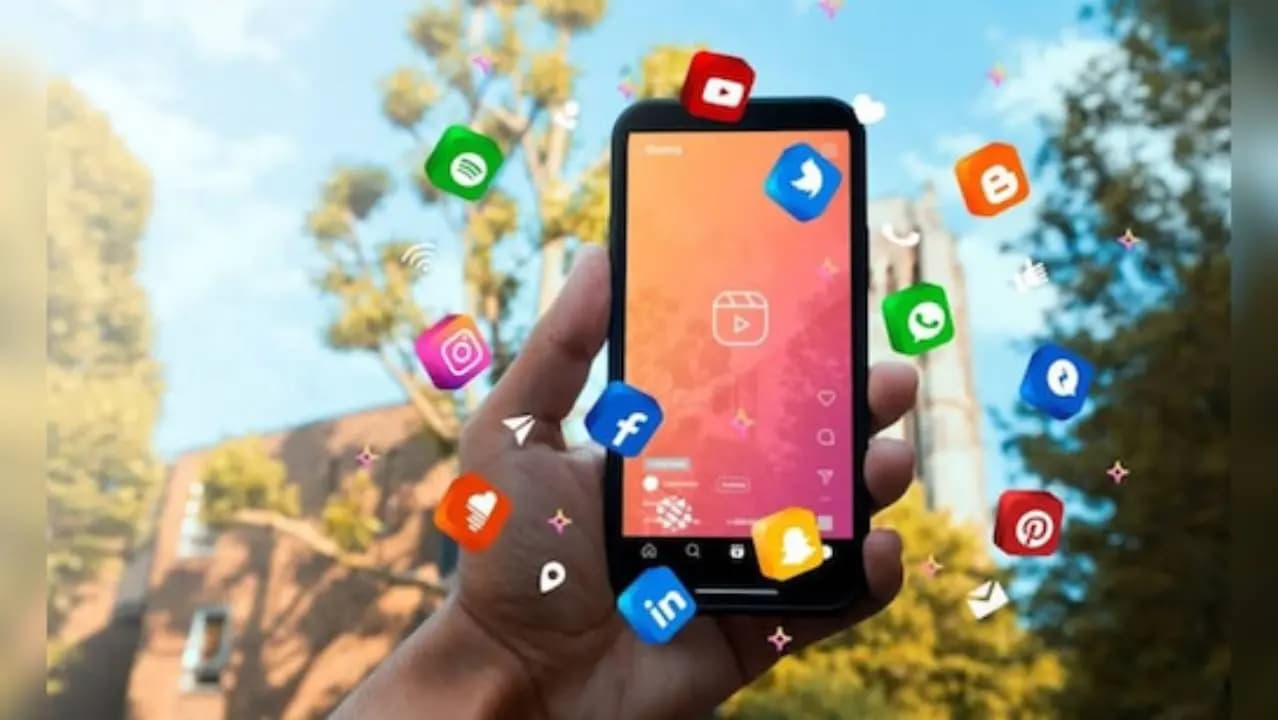 After Andhra Karnataka Considers Smartphone Curbs for Students Under Sixteen 