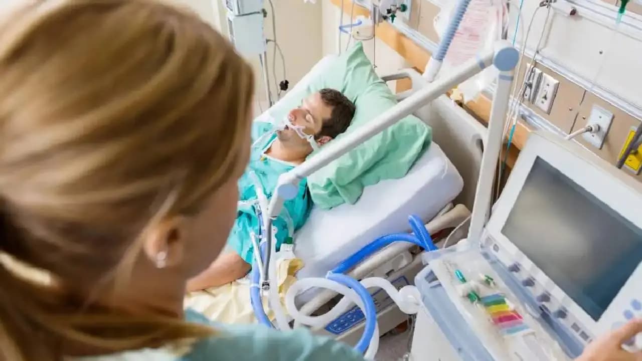 ICU Nurse Reveals Most Common Last Words Uttered By Dying Patients