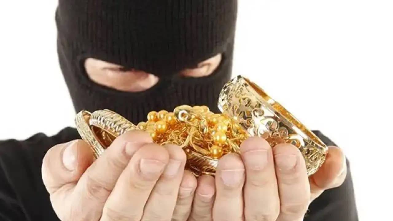 Maharashtra Man Steals Mothers Jewellery From Home 