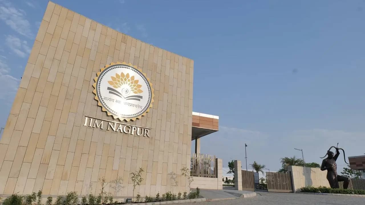 300 MBA students from IIM nagpur boycotted exam