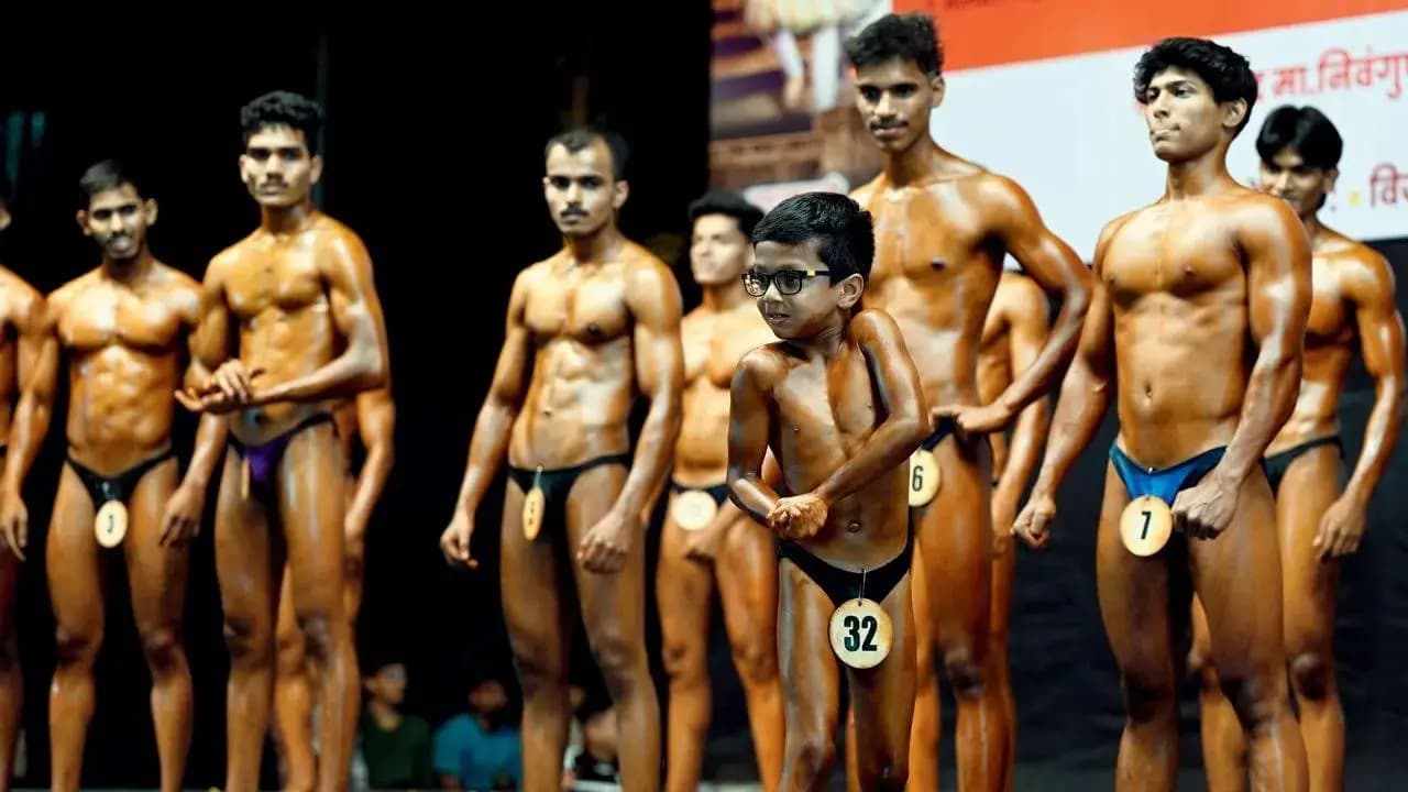 Six Year Old boy Rachit Panchal impress judges by body building 