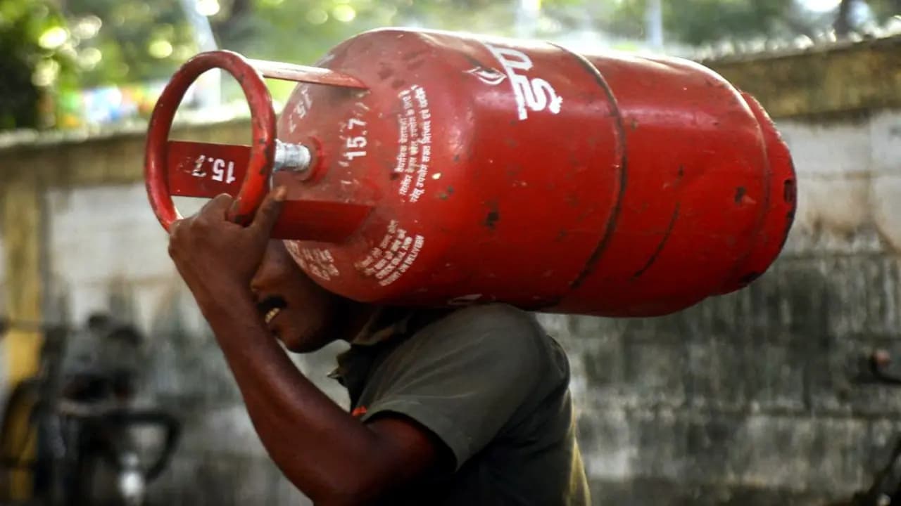 LPG cylinder prices set for March 1 revision before Holi
