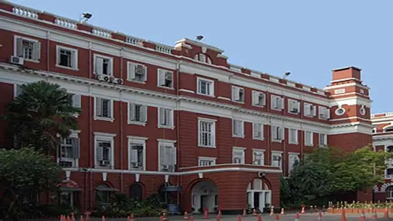 Retired bank manager falls prey to advertising scam several arrested in Lalbazar operation