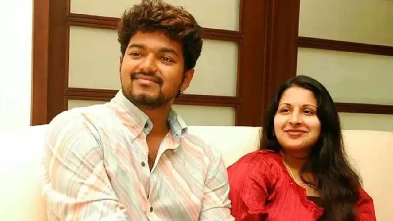 Vijay Thalapathy wife files divorce case against him