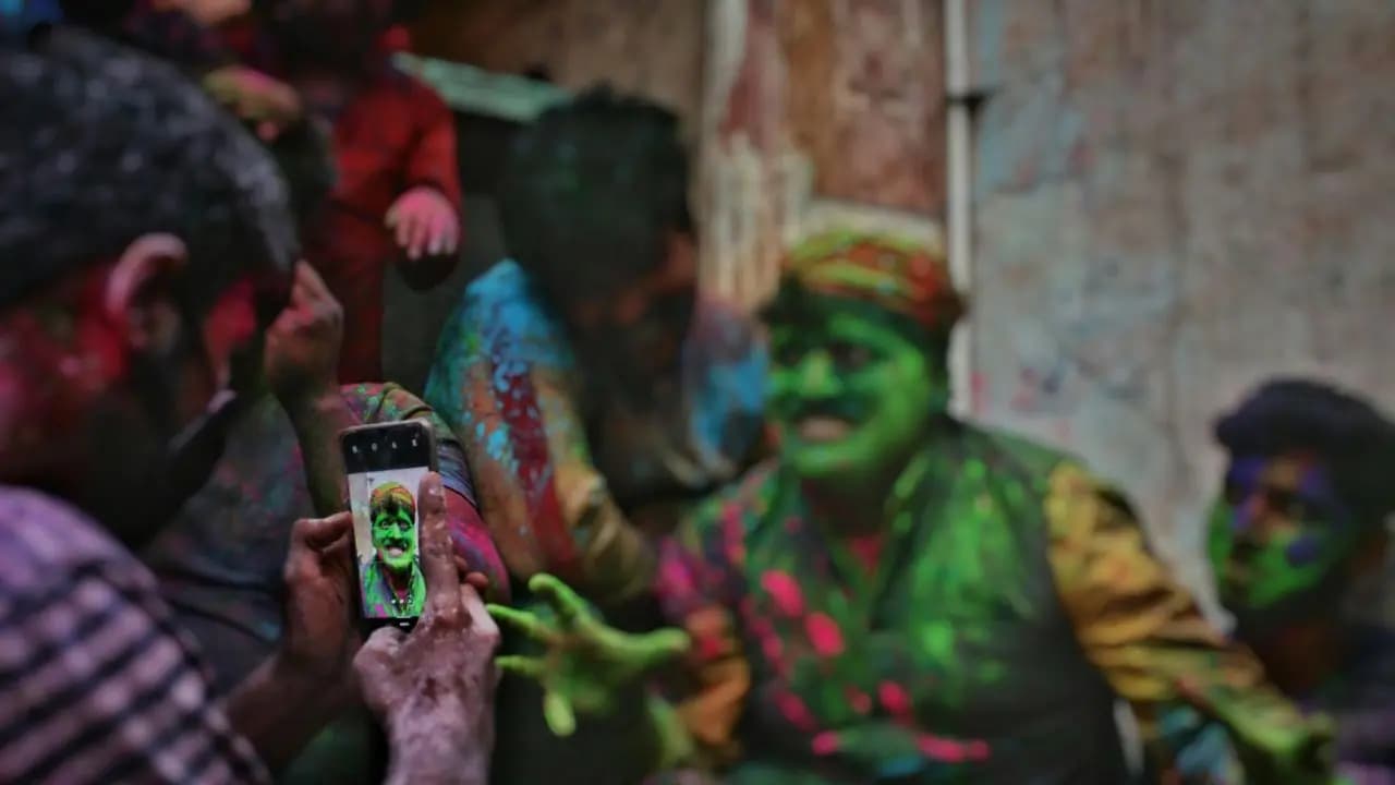 Holi 2026 how to prevent your smartphone from getting damaged while playing colours
