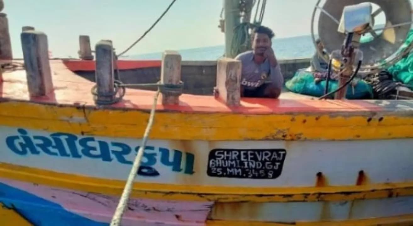 Families of two fishermen held in Pak jails await return home 