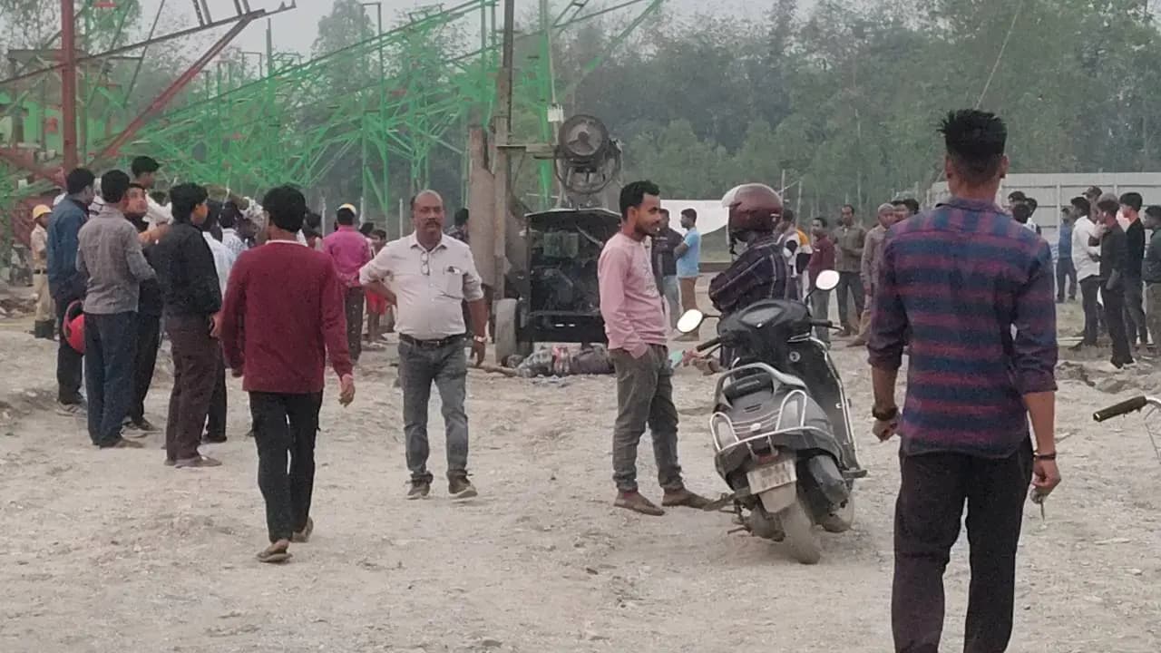 Mixer lift hits Eleven Thousand volt wire in Dinhata causing disaster