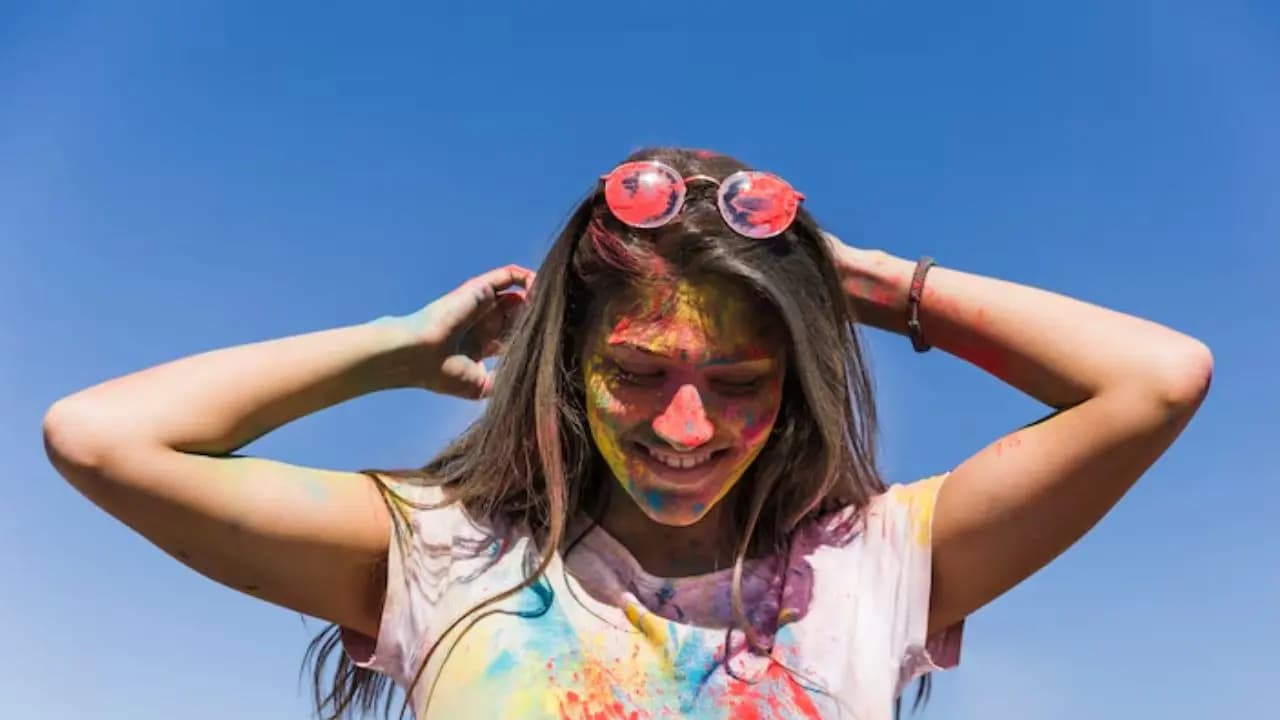 Holi 2026: 5 Effective Hacks to Remove Stubborn Colors From Your Clothes