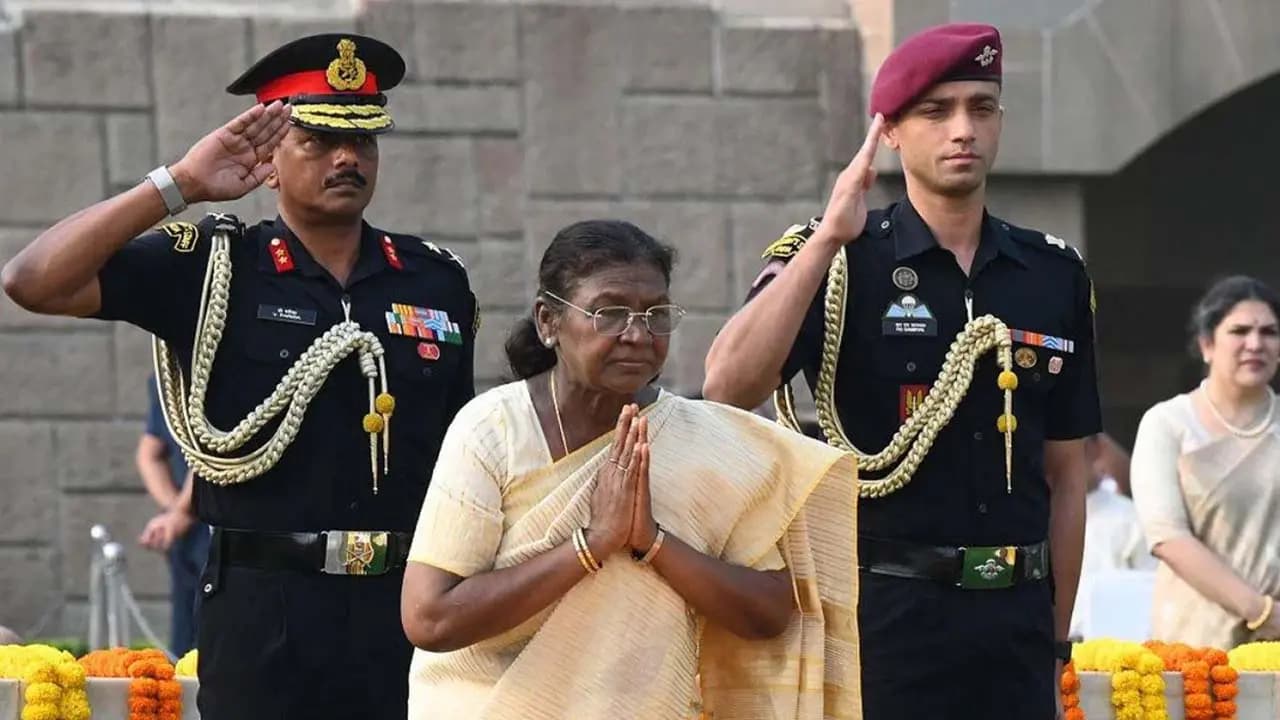 Why the Indian Presidents bodyguard recruits troopers from only thise three Communities 