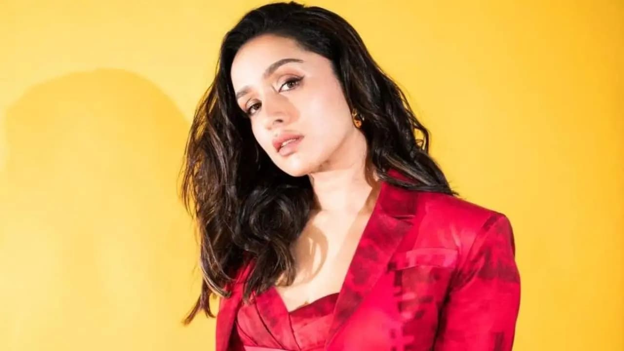 Shraddha Kapoor Turns 39: Bollywood Star Reveals Her Vegan Diet and Fitness Secrets