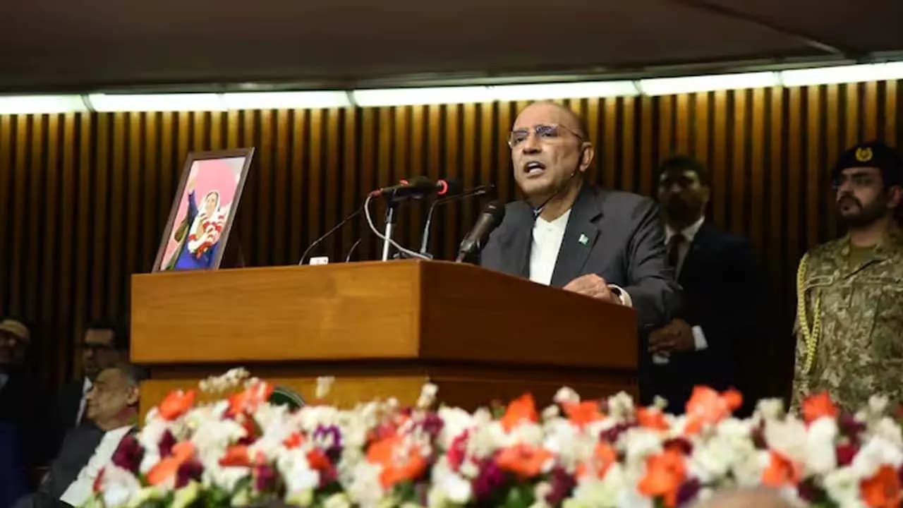 Pakistan President Asif Ali Zardari claims India preparing for another war