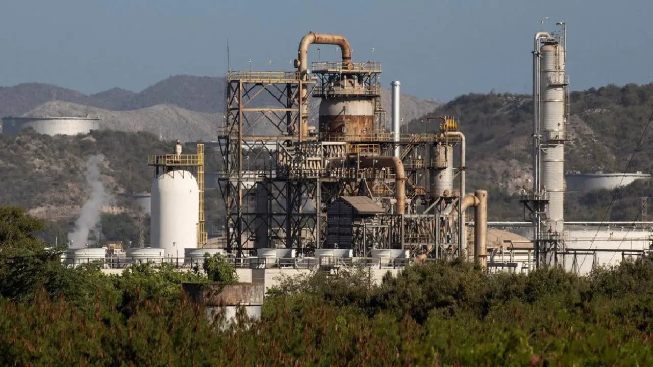 India has 25 days of crude oil and refined oil stocks