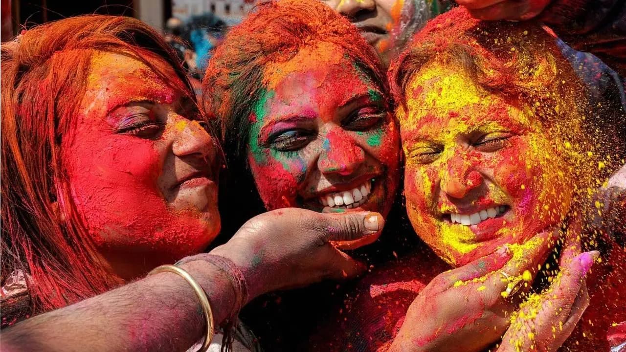Holi 2026: Lucky Colors to Wear for Your Zodiac Sign to Attract Good Fortun