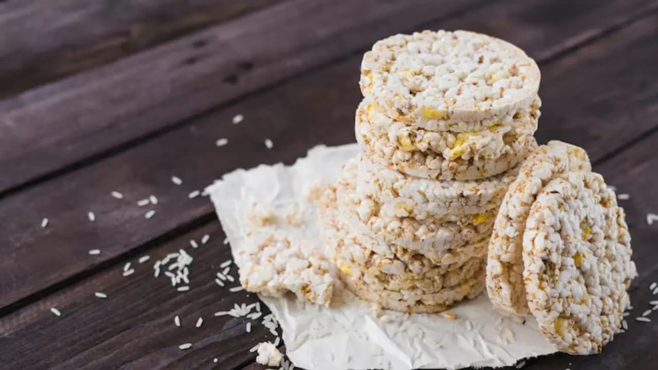 Are Brown Rice Cakes Good for Weight Loss? Benefits, Risks, and Nutrition Tips