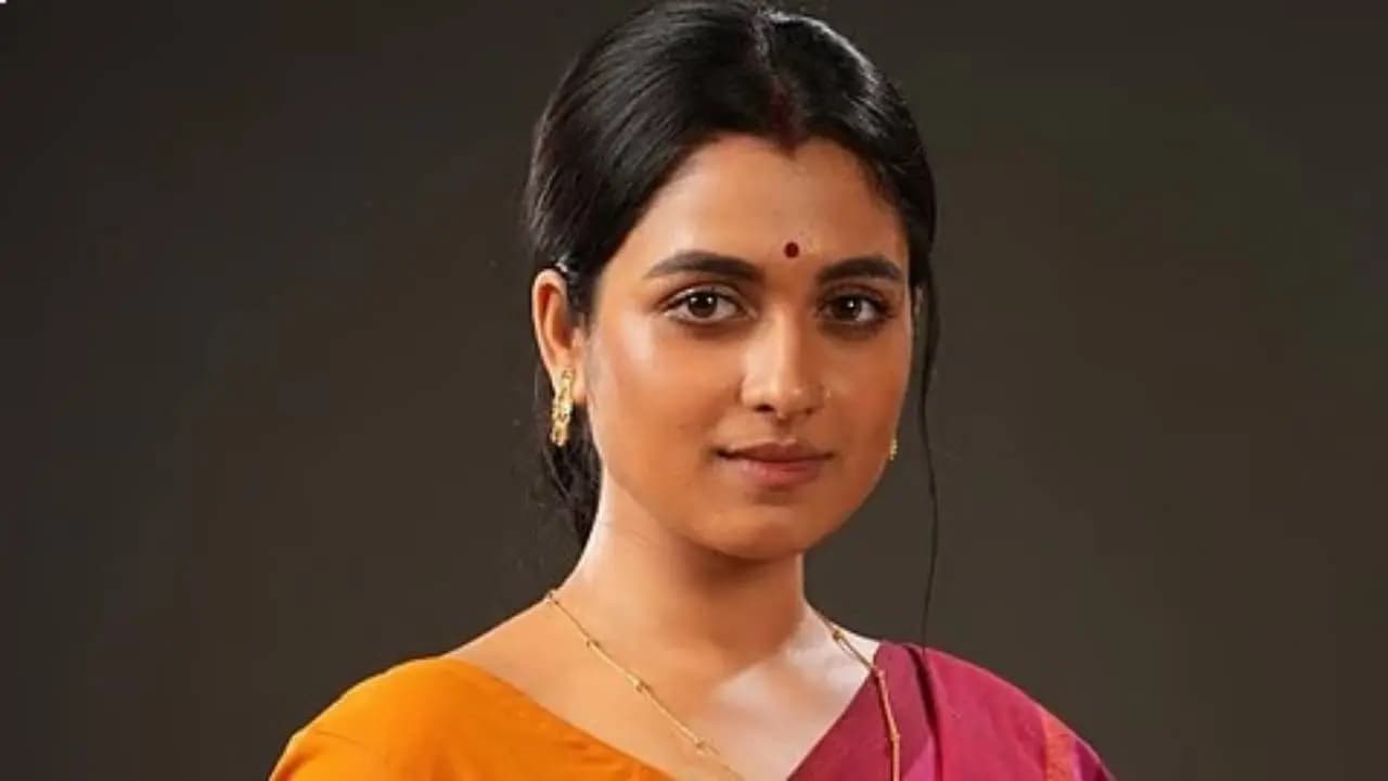 Shiboprosad Mukherjee Reveals Shyamoupti Mudly's New Look in Phool Pisi O Edward