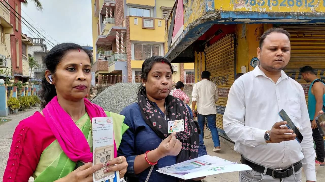 SIR In West Bengal: Local People, Political Leaders Show Anger On Logical Discrepancy 