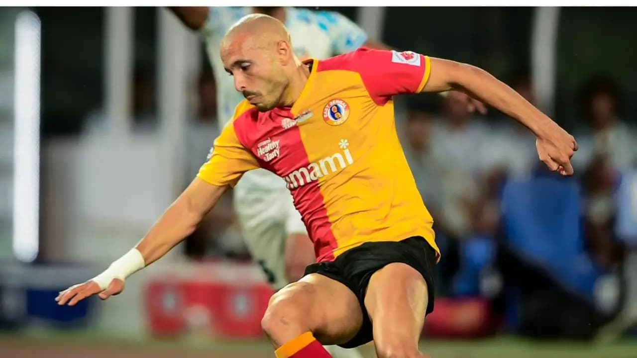 A snake entered Yuva Bharati earlier now a dog entered during the game of East Bengal