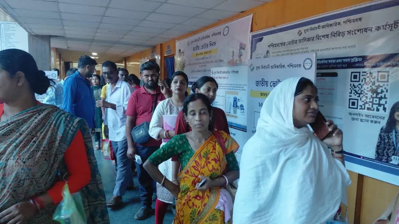 Thousands Queue at DM Offices Over SIR Logical Discrepancy Deletions