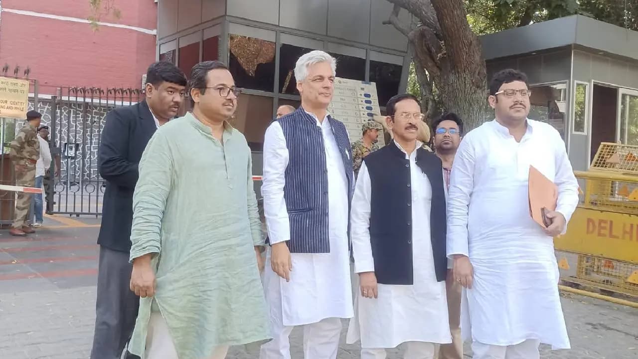 Congress urges EC to include 60 lakh ‘under consideration’ voters before Bengal polls