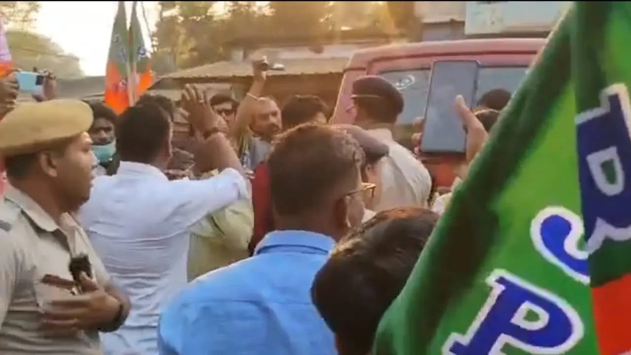 Clashes in Bongaon as Police Stop BJP Bike Rally Over Lack of Permission
