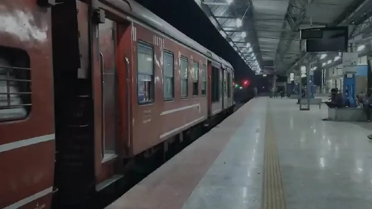 Malda-Siliguri Train Stranded for Hours in Bihar After Loco Pilot Refuses Overtime