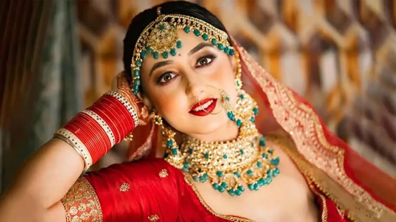 Traditional Wedding Jewellery of India: Significance of Shakha Pola Nathuli and Borla for Brides