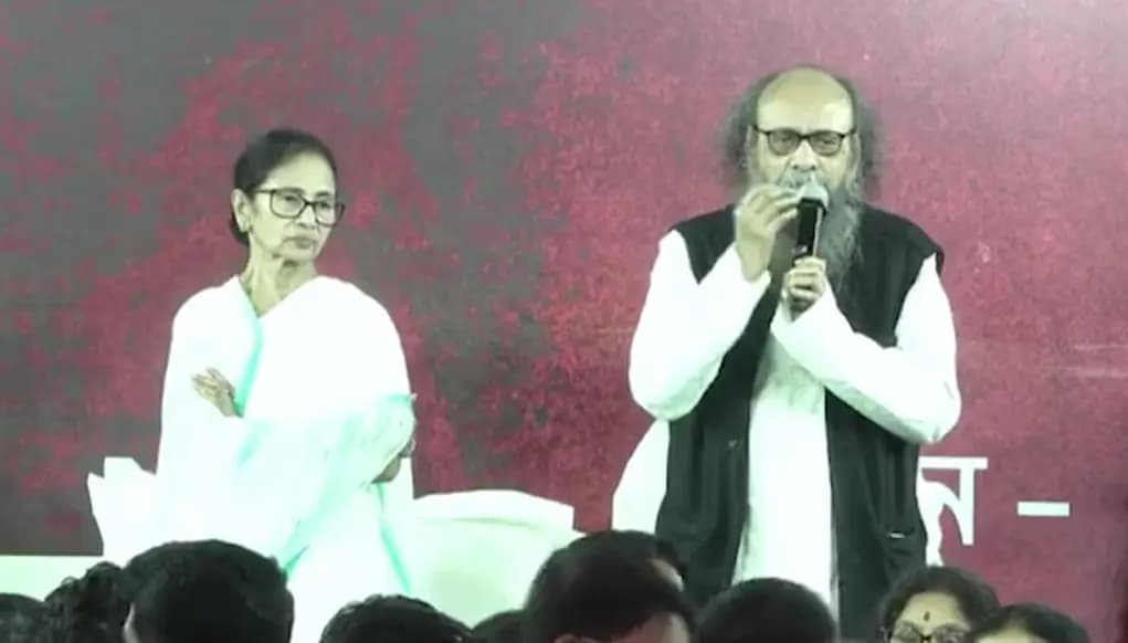 Mamata Banerjee's Dharna: Poet Joy Goswami prased the Chief minister Mamata Banerjee
