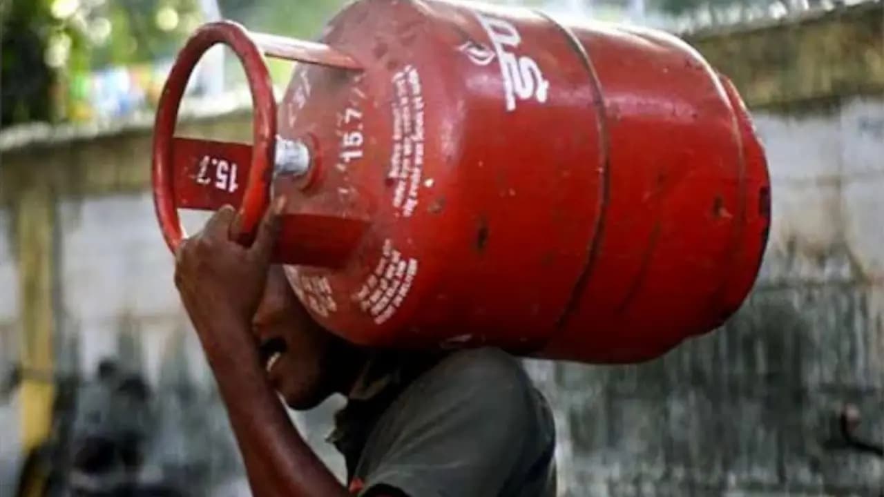 West Asia War: India Halts New Double LPG Connections Amid Strait of Hormuz Crisis