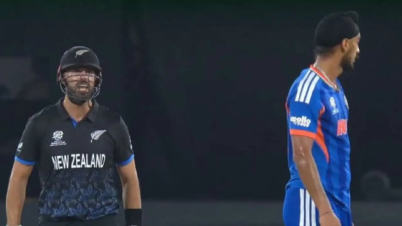 T20 World Cup Final: Arshdeep Singh and Daryl Mitchell Involved in Heated Exchange at Ahmedabad