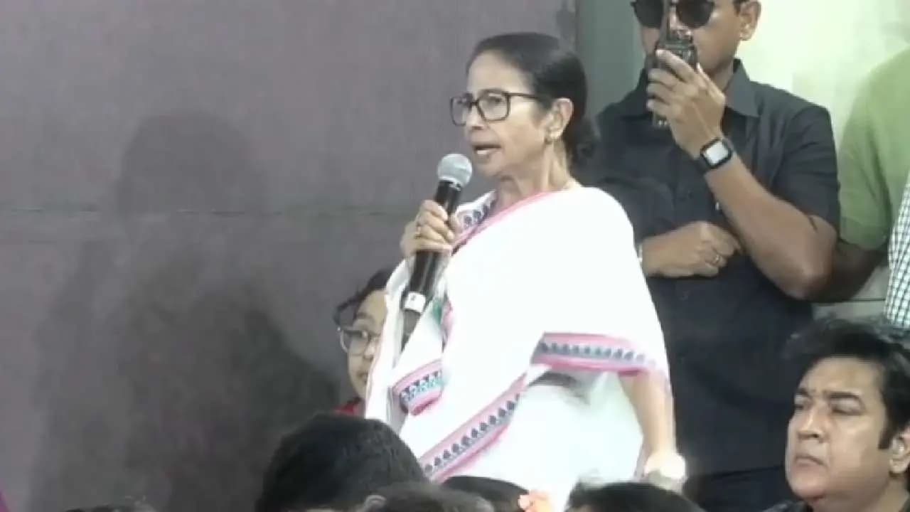 Mamata Banerjee Rebuts PM Modi’s Protocol Allegations Over President Murmu’s Bengal Visit
