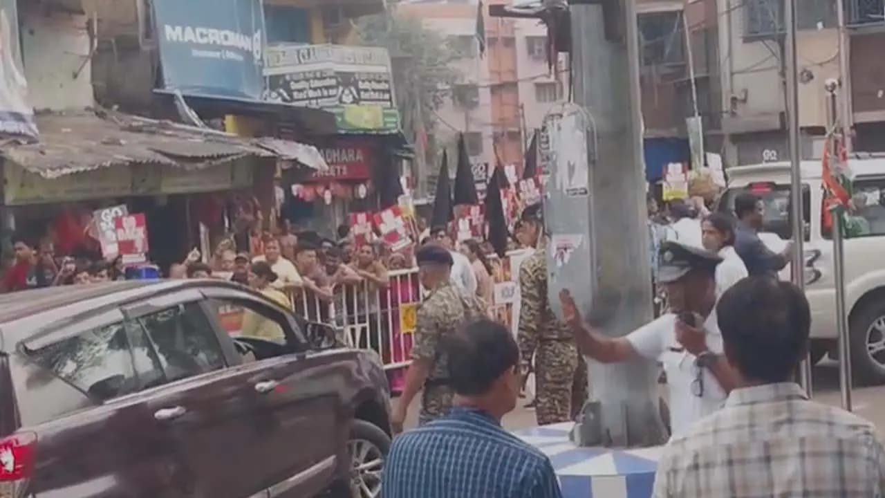 Chief Election Commissioner Gyanesh Kumar faces massive protests in Kalighat