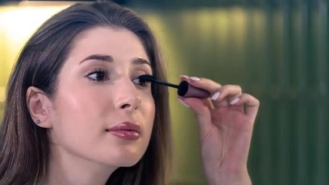 Eye Makeup Safety: Essential Tips to Prevent Infections and Dry Eyes from Daily Cosmetic Use