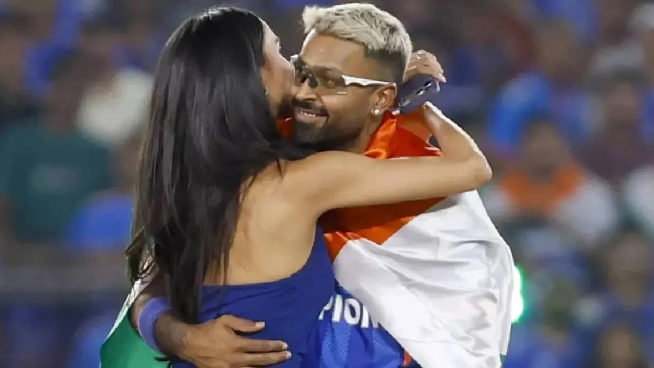 Hardik Pandya and Mahika Sharma's Viral Kiss Steals the Spotlight After India's World Cup Victory