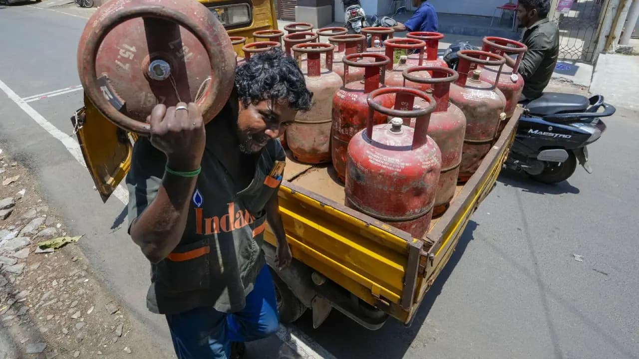 Indian government extends LPG booking cycle to 25 days to curb black marketing amid Middle East War