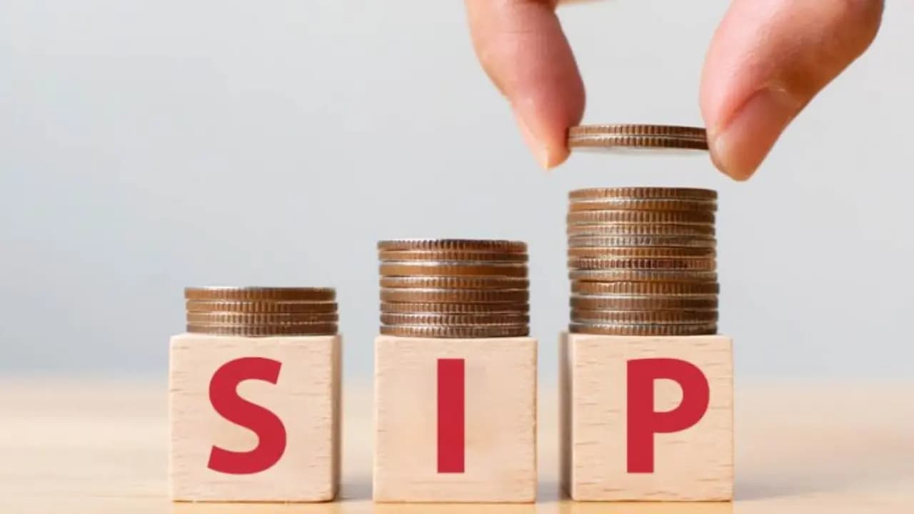 SIP Crisis: 25 lakh crores wiped out from the market, what should investors do